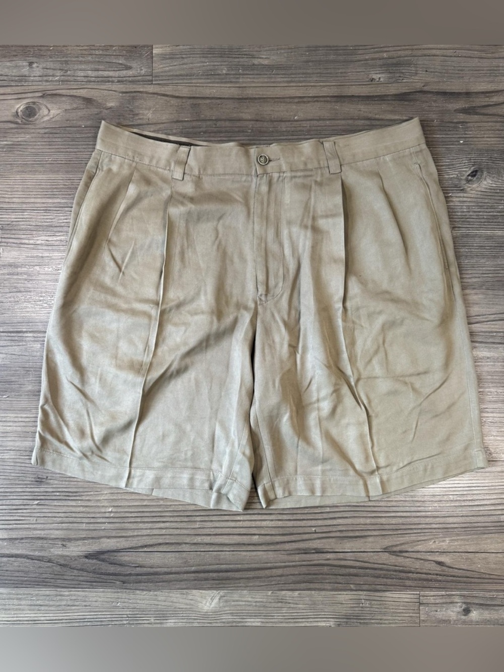 Tommy Bahama Shorts Mens 36 Beige 100% Silk Pleated Chino Casual Summer - Picture 1 of 7